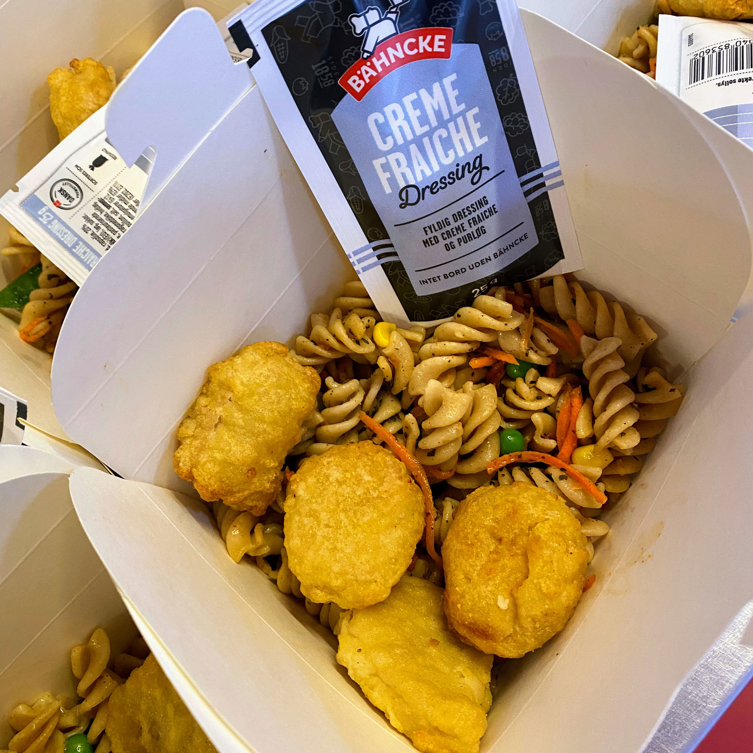 Pastasalat med nuggets