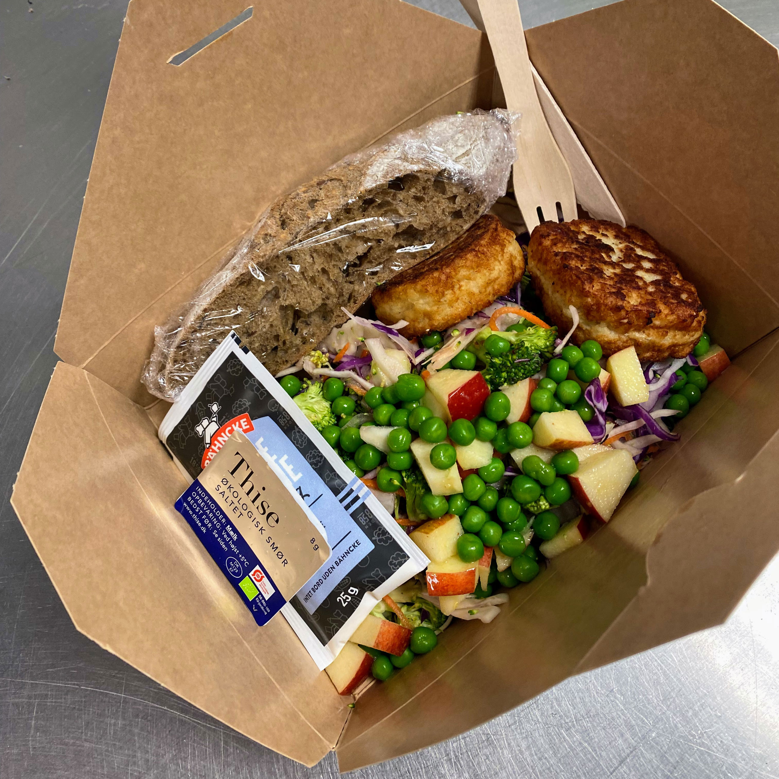 Salat med fiskedeller